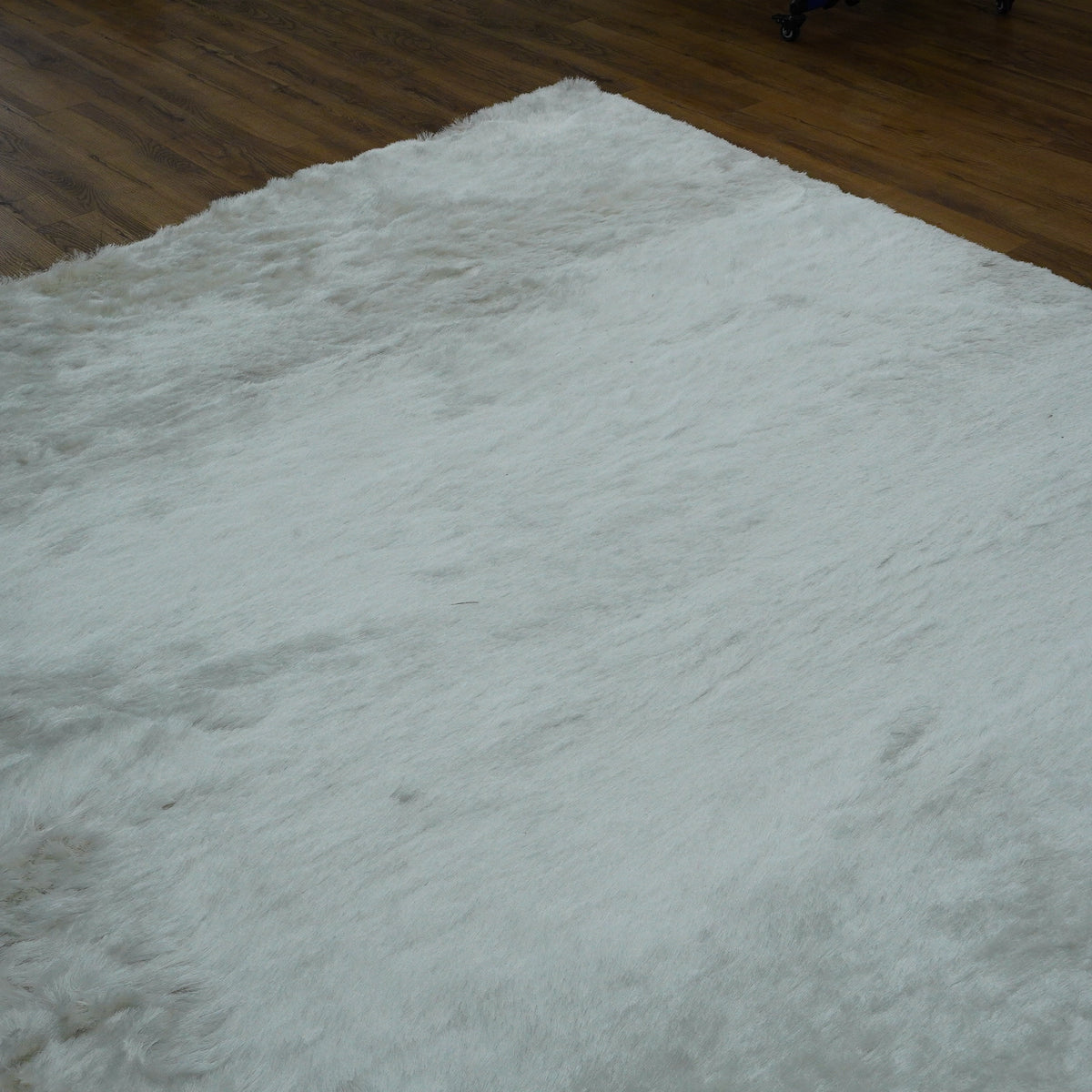 8×10-ft White Fluffy Shag Rug in Polyester, 322