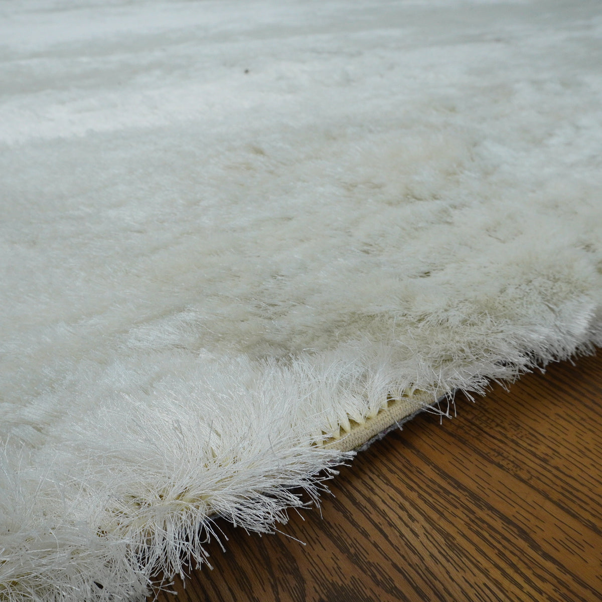 8×10-ft White Fluffy Shag Rug in Polyester, 322