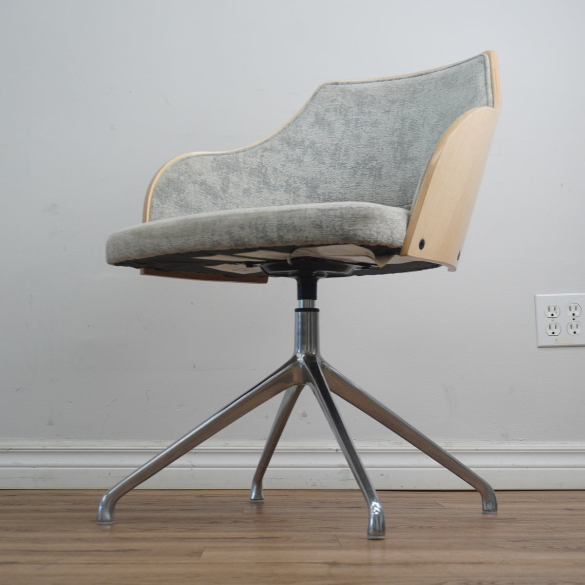 25-Inch W Spider Base Swivel Chair in Grey Fabric Upholstery