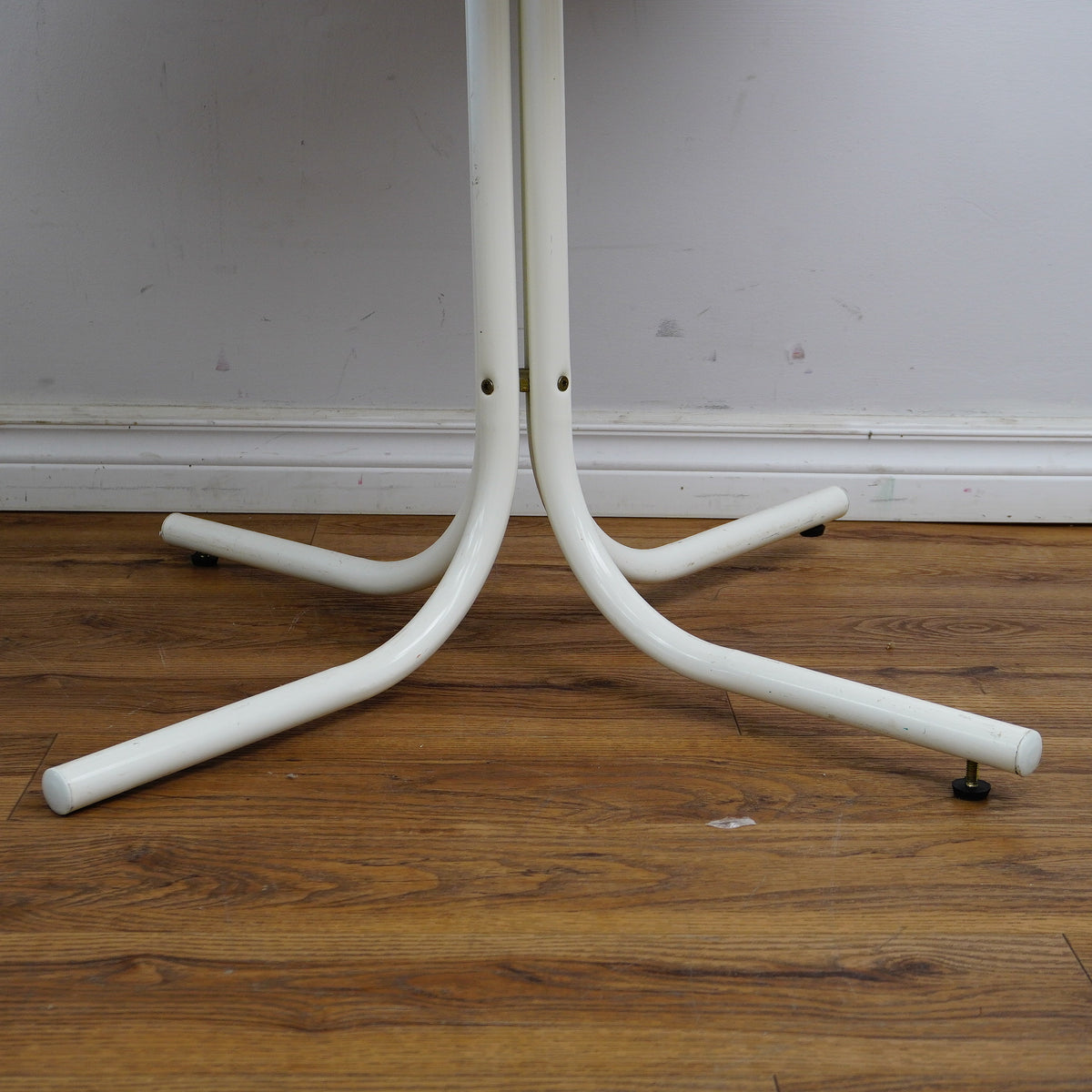35x35x31-Inch Round Drop‑Leaf Dining Table – White Metal Base & Wood Top