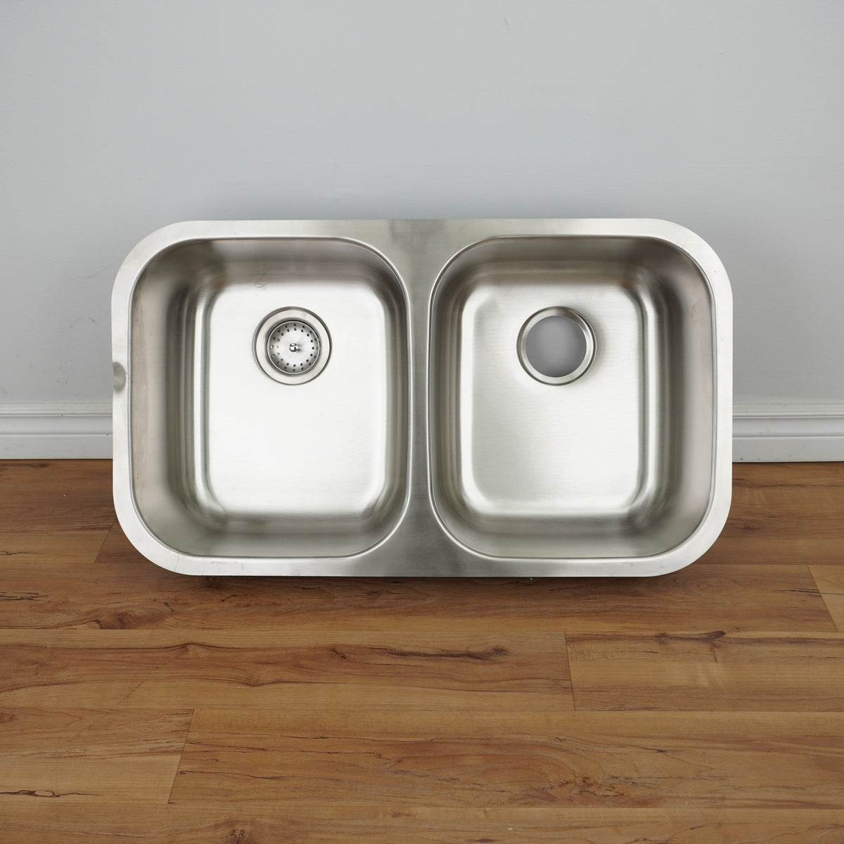 32-inch Double Bowl Undermount Stainless Steel Sink