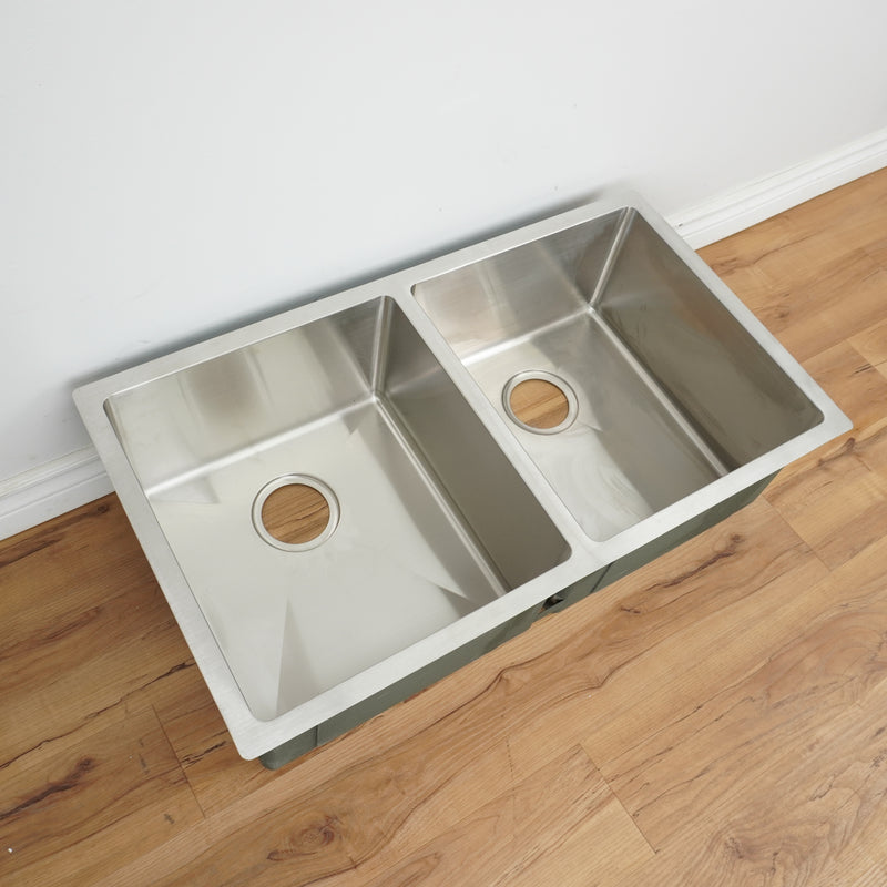 32-inch Double Bowl Undermount Stainless Steel Sink w/ Grids