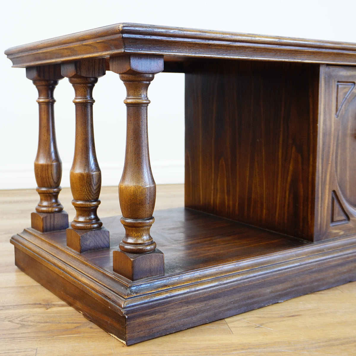 61x21x19-Inch – Grainy Wood Double-Sided Console w/ Doors & Columns