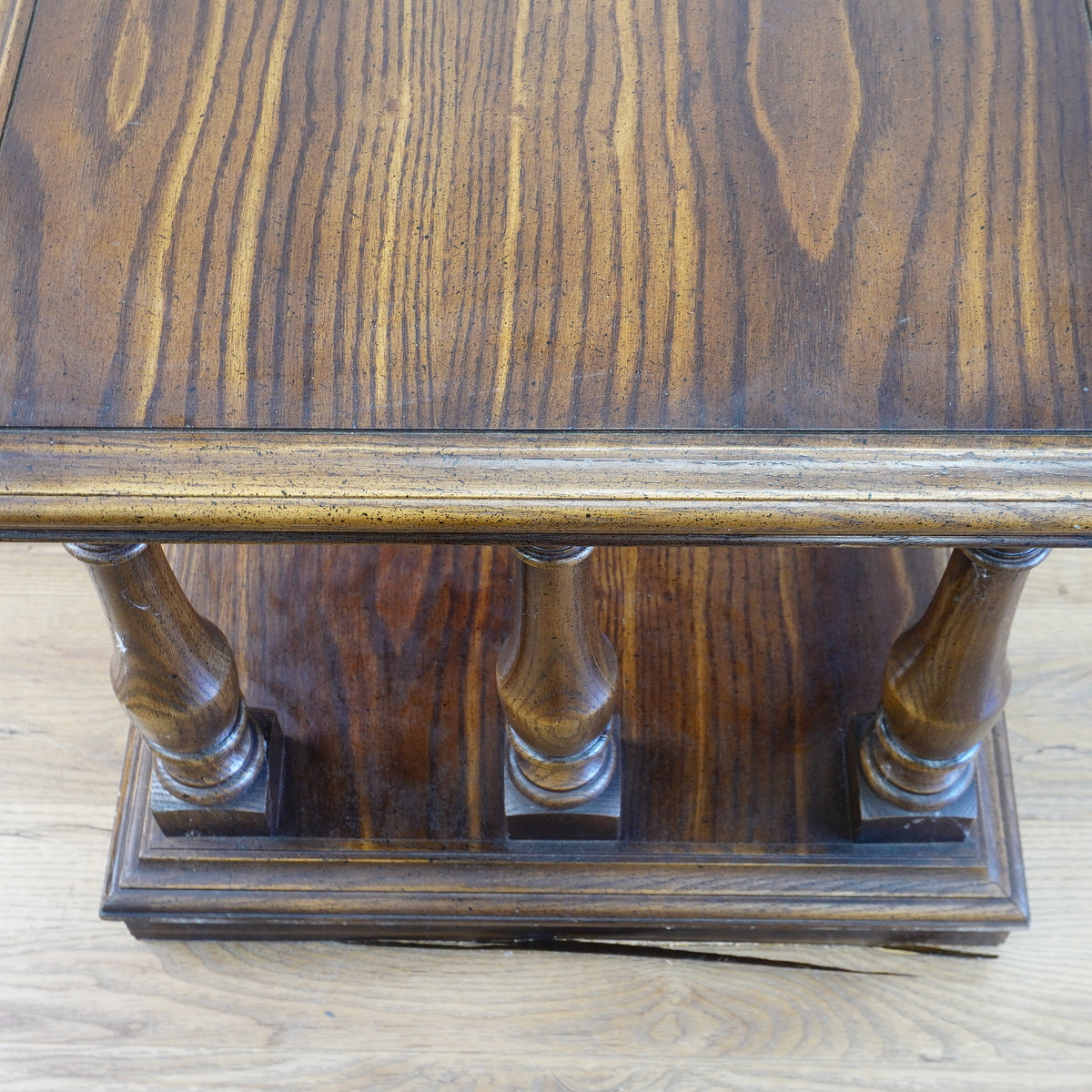 61x21x19-Inch – Grainy Wood Double-Sided Console w/ Doors & Columns