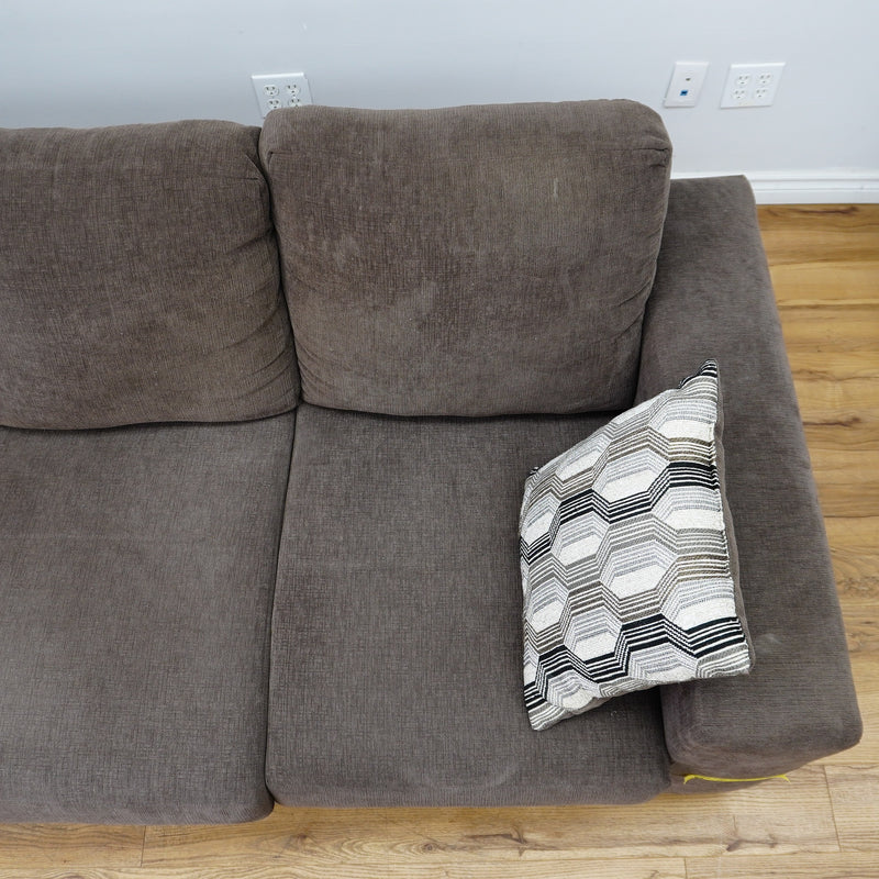 82×36×31‑Inch Upholstered Sofa – Brown Fabric with Accent Pillows