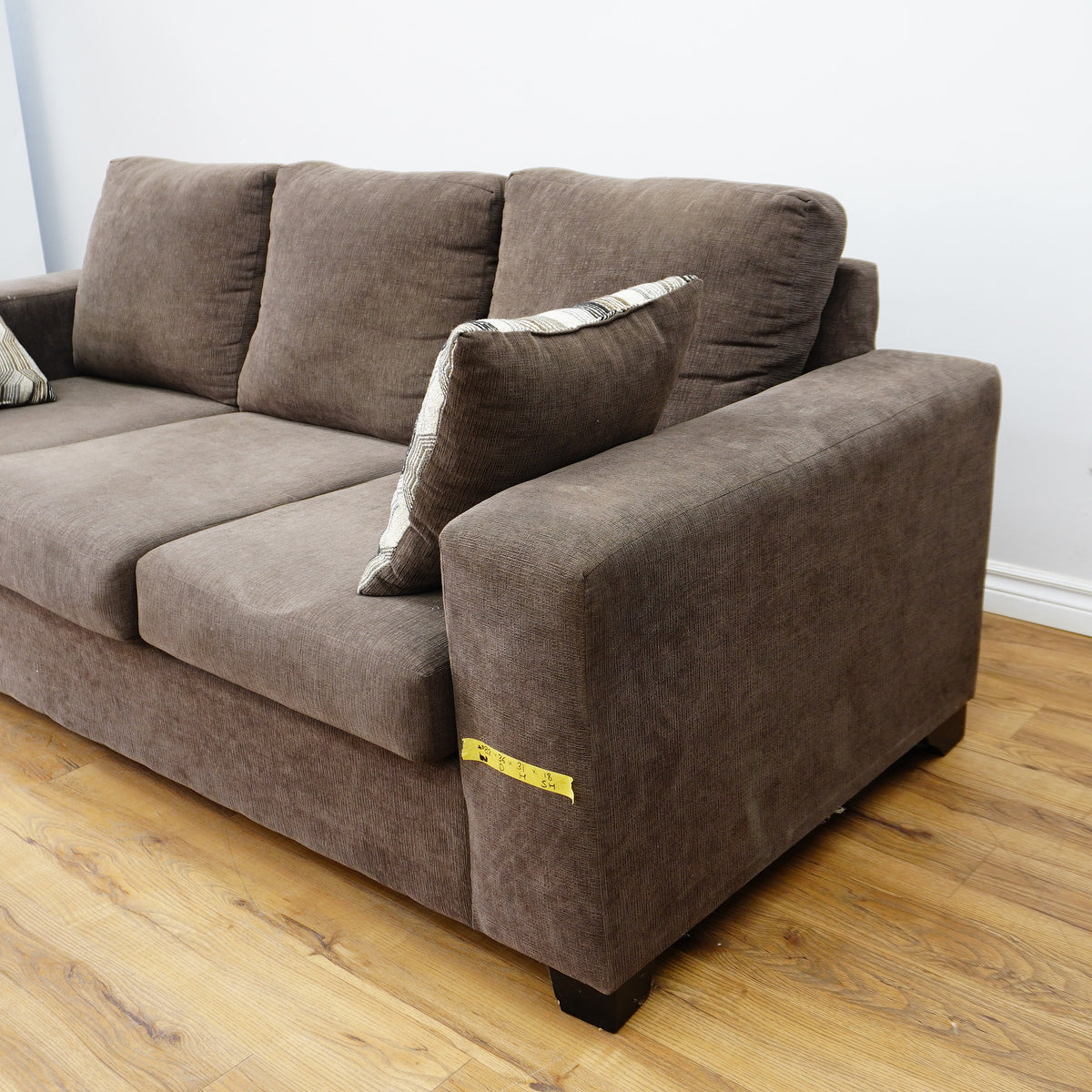 82×36×31‑Inch Upholstered Sofa – Brown Fabric with Accent Pillows
