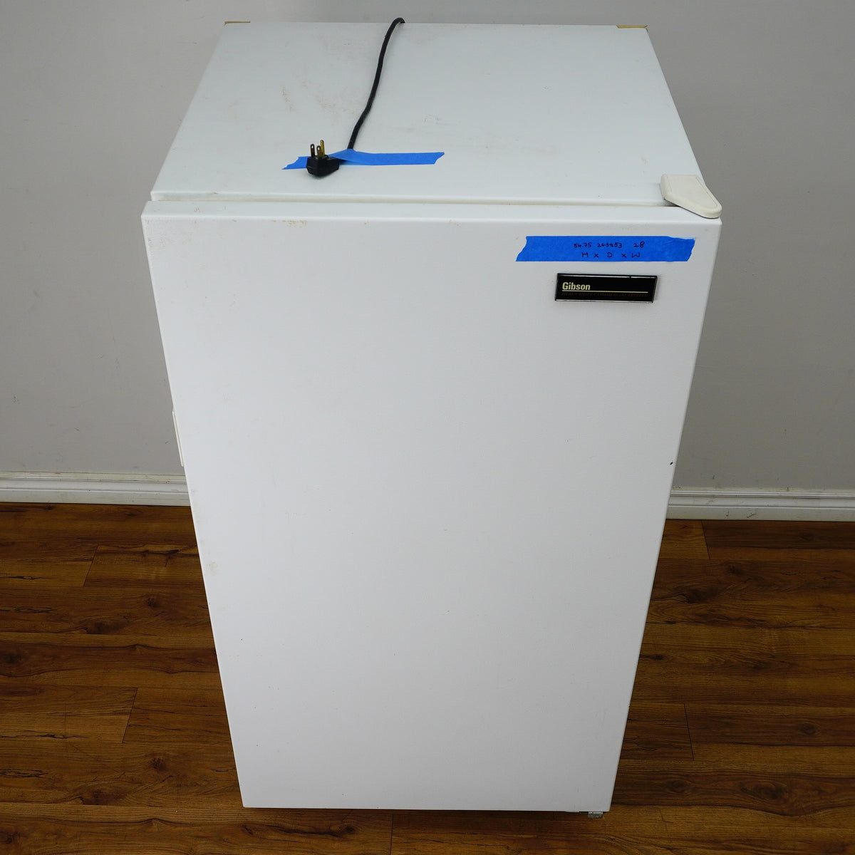 Gibson 12 cu. ft. Heavy‑Duty Upright Freezer – White – GFU12M2GW0