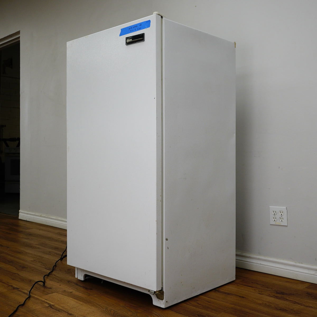 Gibson 12 cu. ft. Heavy‑Duty Upright Freezer – White – GFU12M2GW0