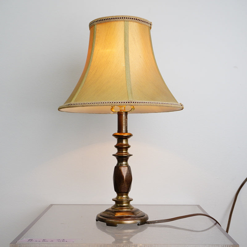 20-Inch Traditional Table Lamp – Brass Base with Beige Fabric Shade