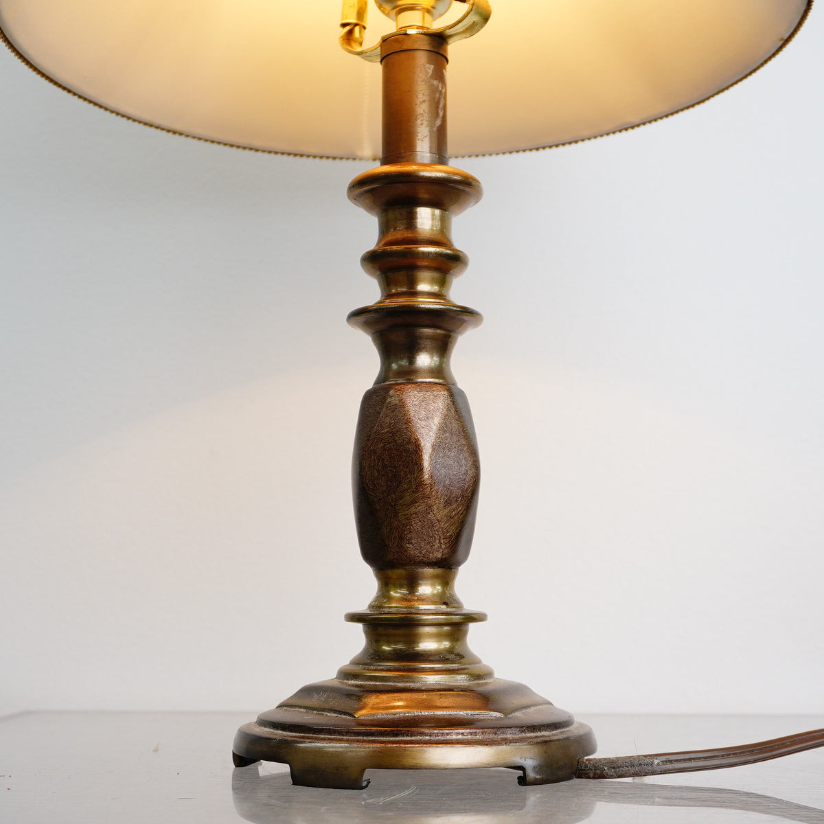 20-Inch Traditional Table Lamp – Brass Base with Beige Fabric Shade