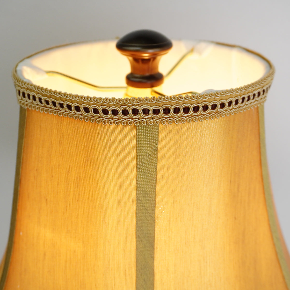 20-Inch Traditional Table Lamp – Brass Base with Beige Fabric Shade
