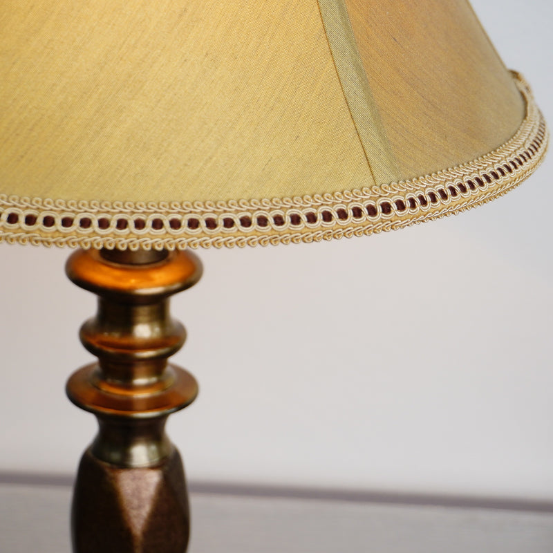20-Inch Traditional Table Lamp – Brass Base with Beige Fabric Shade