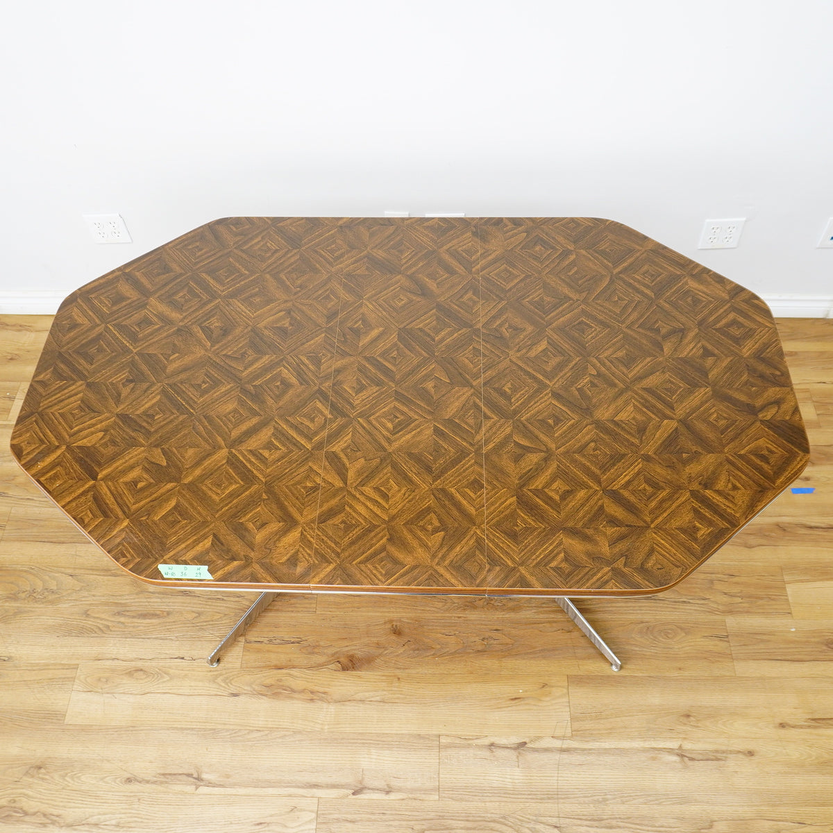 48–60×36×29–Inch Retro Dining Set – Extendable Table & 4 Swivel Chairs – Wood & Leather & Chrome