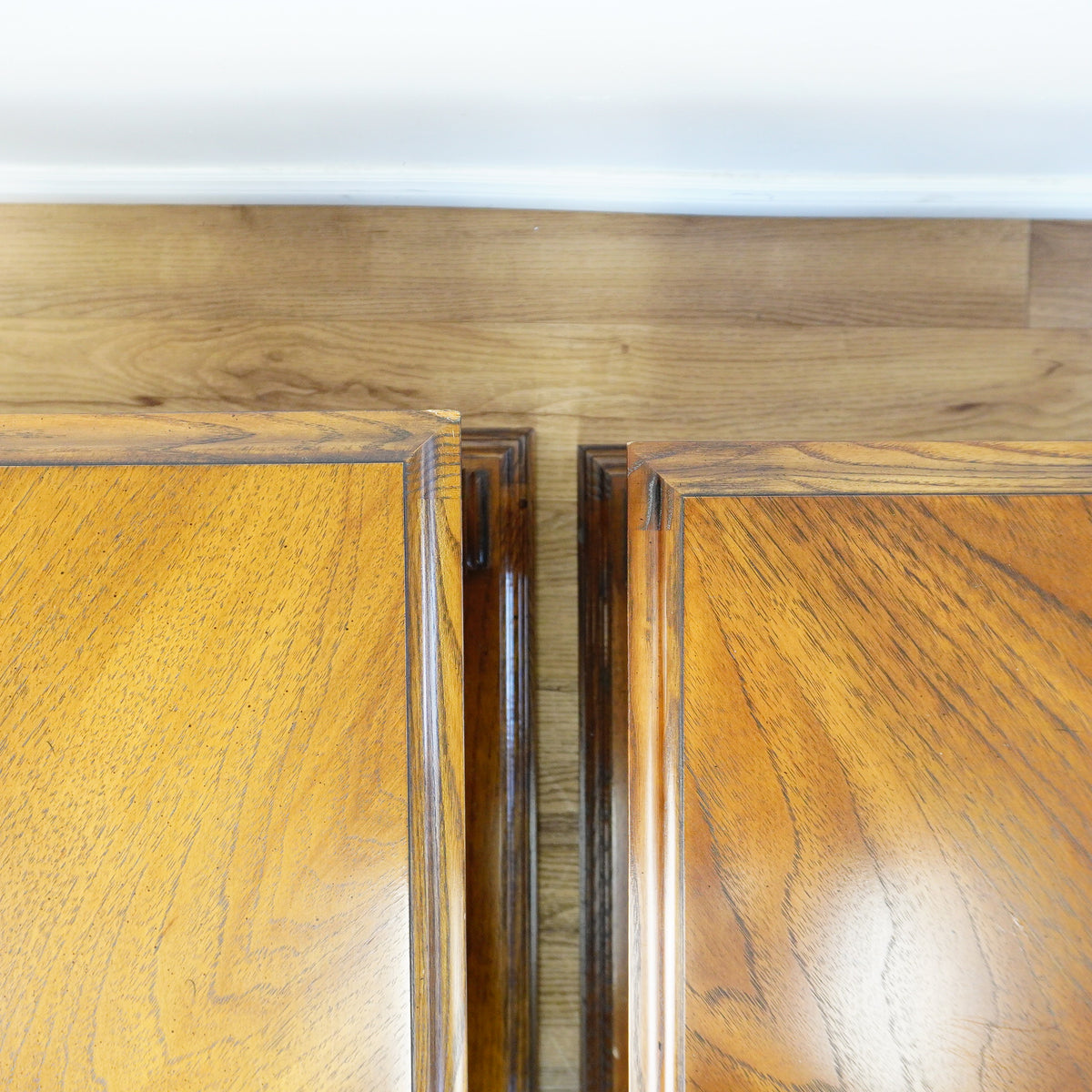 24×32×20–Inch Columnar End Table – Dark Wood with Drawer Storage