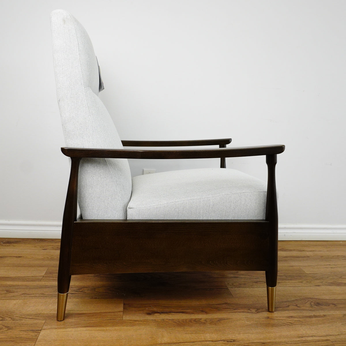 28×32×41–Inch Armchair in Grey – Manual Recliner, Brass‑Tipped Legs