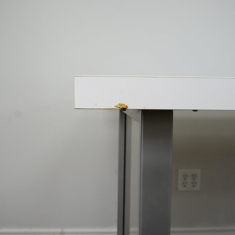 48×32×32‑Inch Office Desk – White Top, Metal Frame, Motorized Power Bar