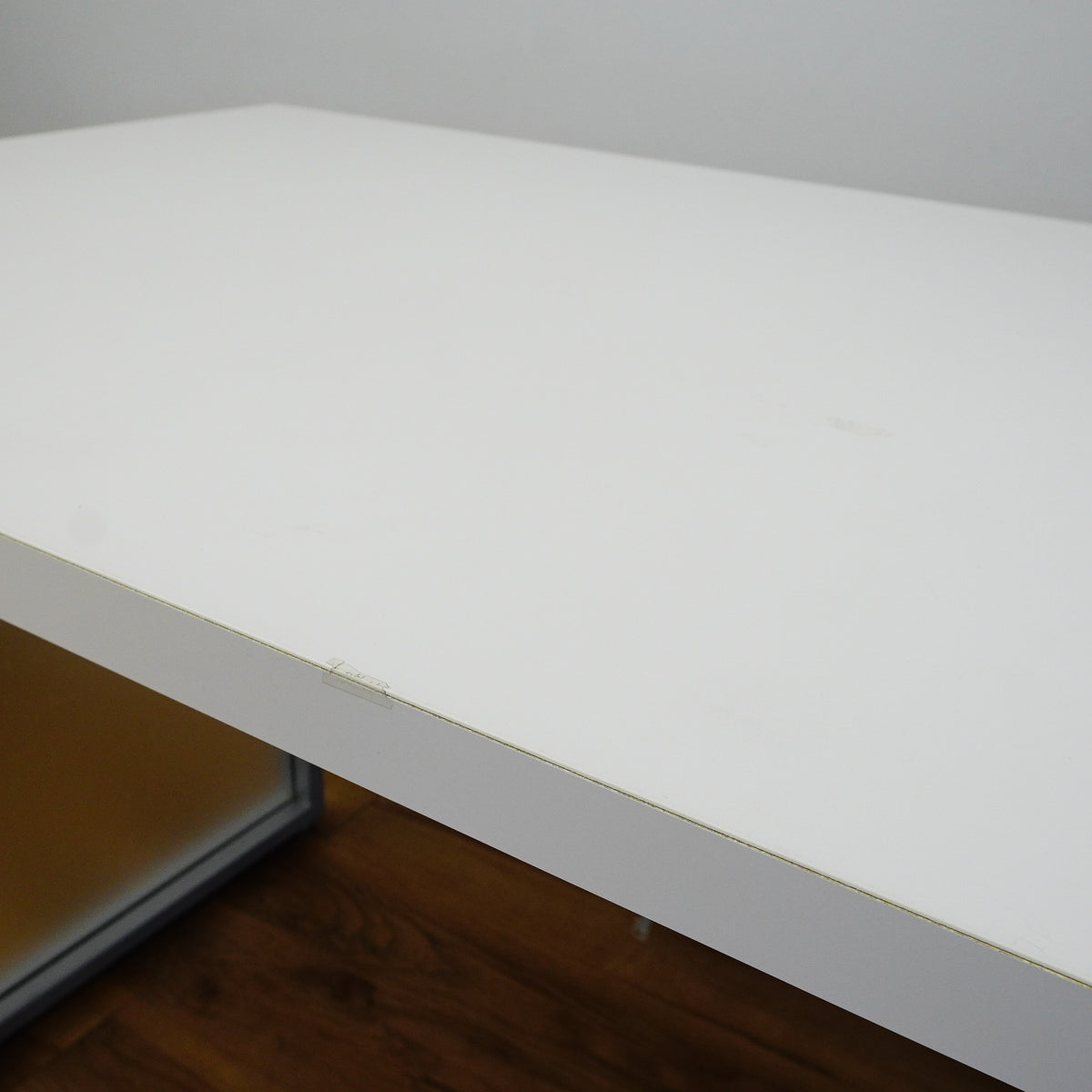 48×32×32‑Inch Office Desk – White Top, Metal Frame, Power bar