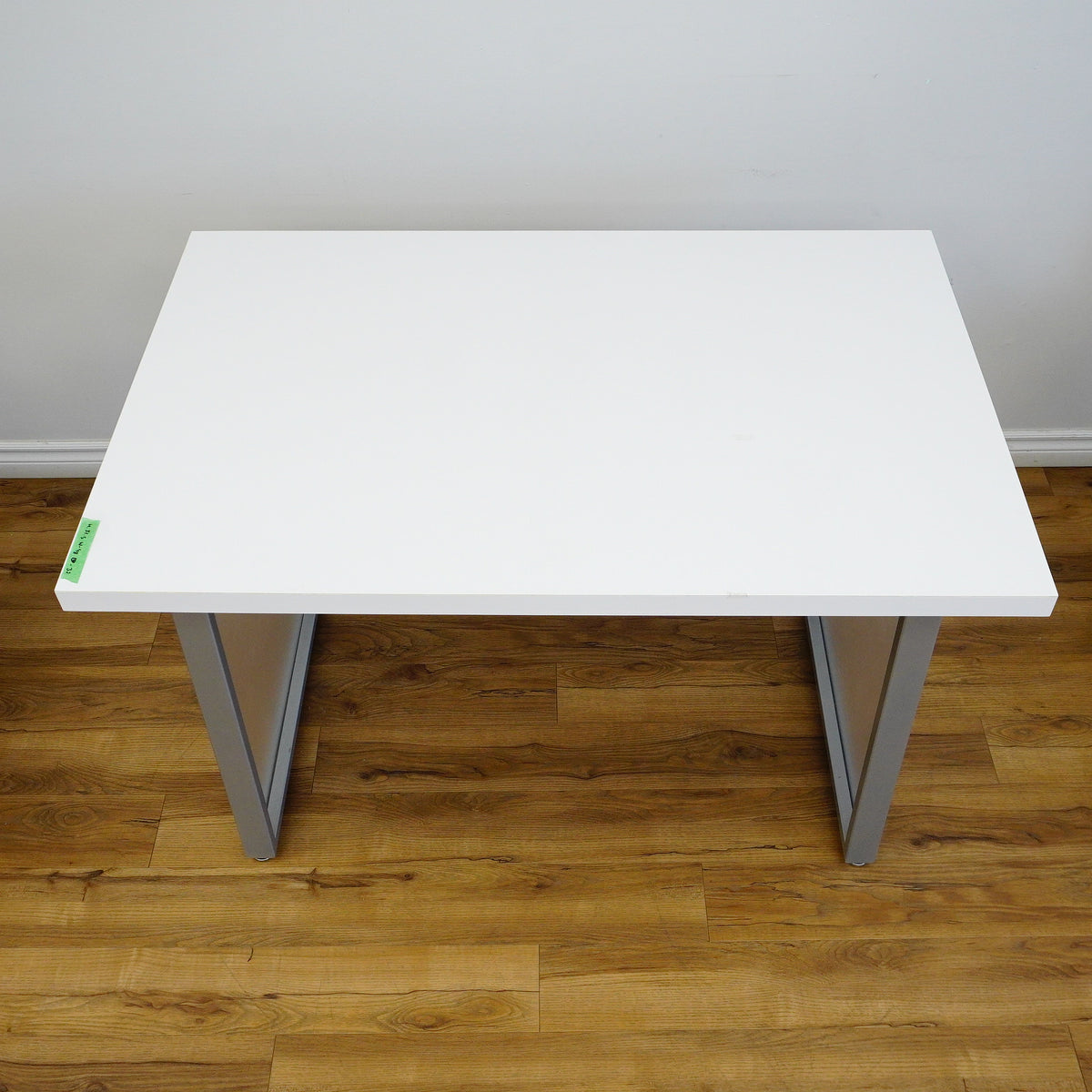 48×32×32‑Inch Office Desk – White Top, Metal Frame, Power bar