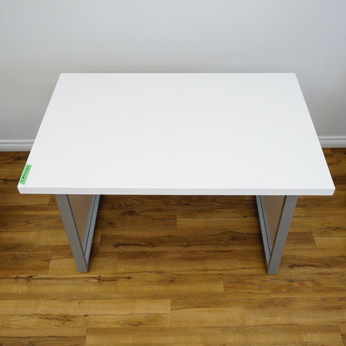 48×32×32‑Inch Office Desk – White Top, Metal Frame, Power bar