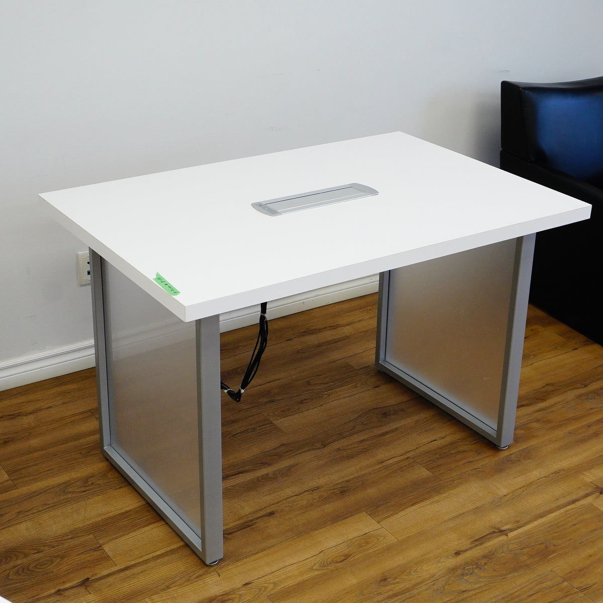 48×32×32‑Inch Office Desk – White Top, Metal Frame, Motorized Power Bar