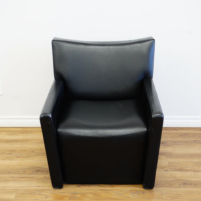28×32×33‑Inch Black Leather Armchair – Angular Profile, Cushioned Seat & Back