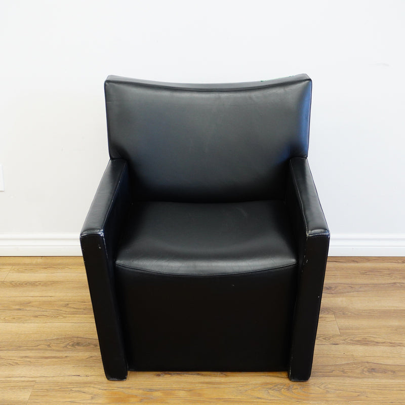 28×32×33‑Inch Black Leather Armchair – Angular Profile, Cushioned Seat & Back