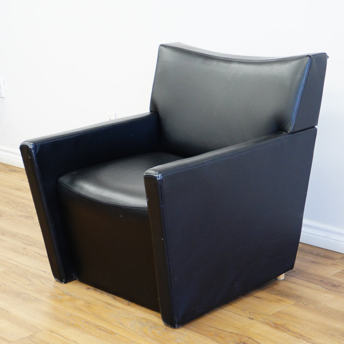28×32×33‑Inch Black Leather Armchair – Angular Profile, Cushioned Seat & Back