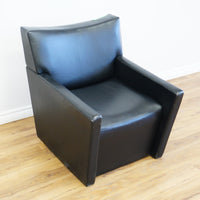 28×32×33‑Inch Black Leather Armchair – Angular Profile, Cushioned Seat & Back