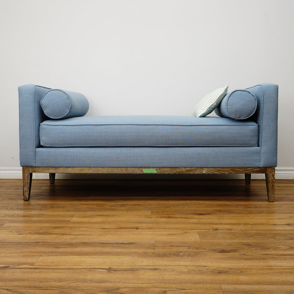 63×29×29–Inch Chaise Lounge – Blue Upholstery, Wooden Legs, 3 Cushions