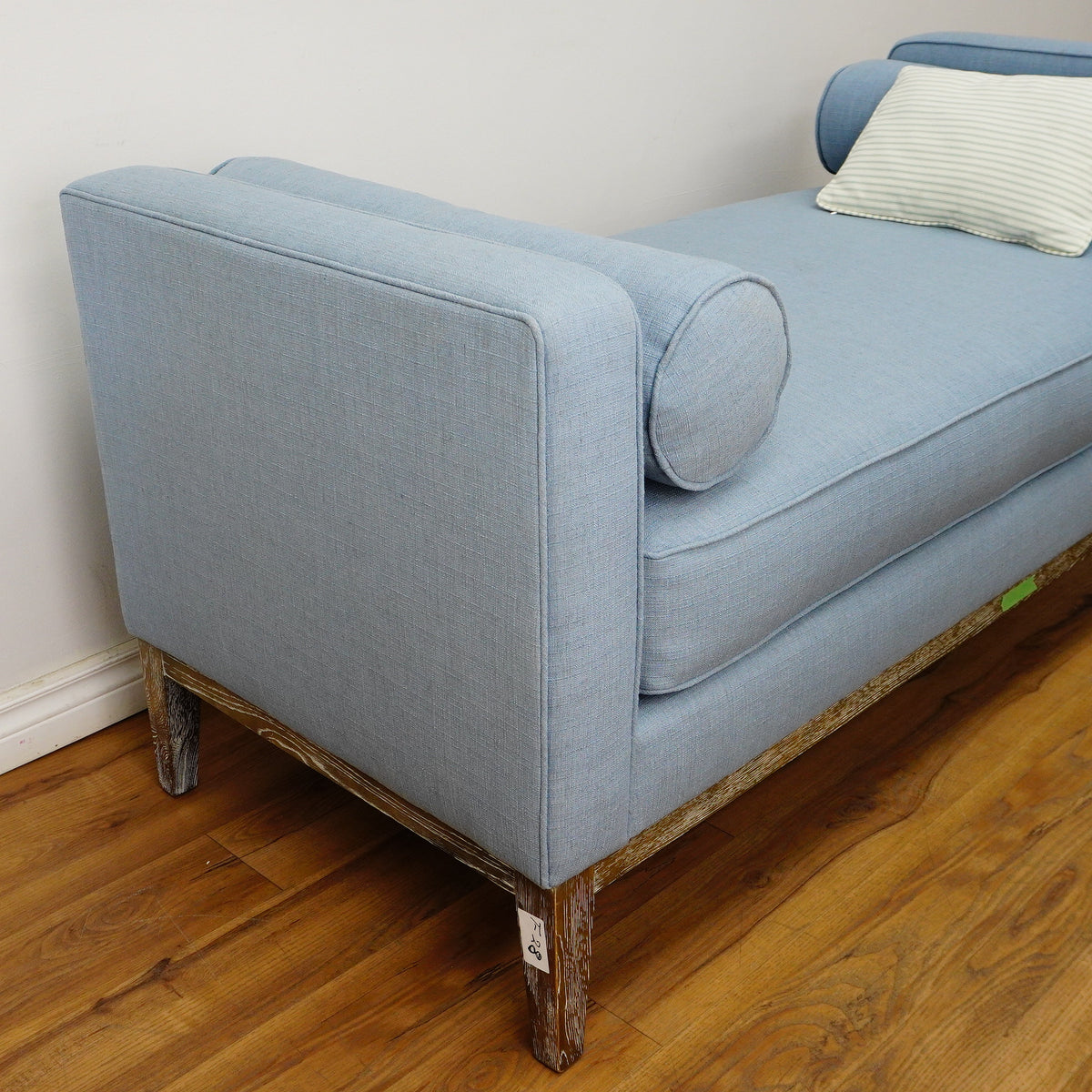 63×29×29–Inch Chaise Lounge – Blue Upholstery, Wooden Legs, 3 Cushions