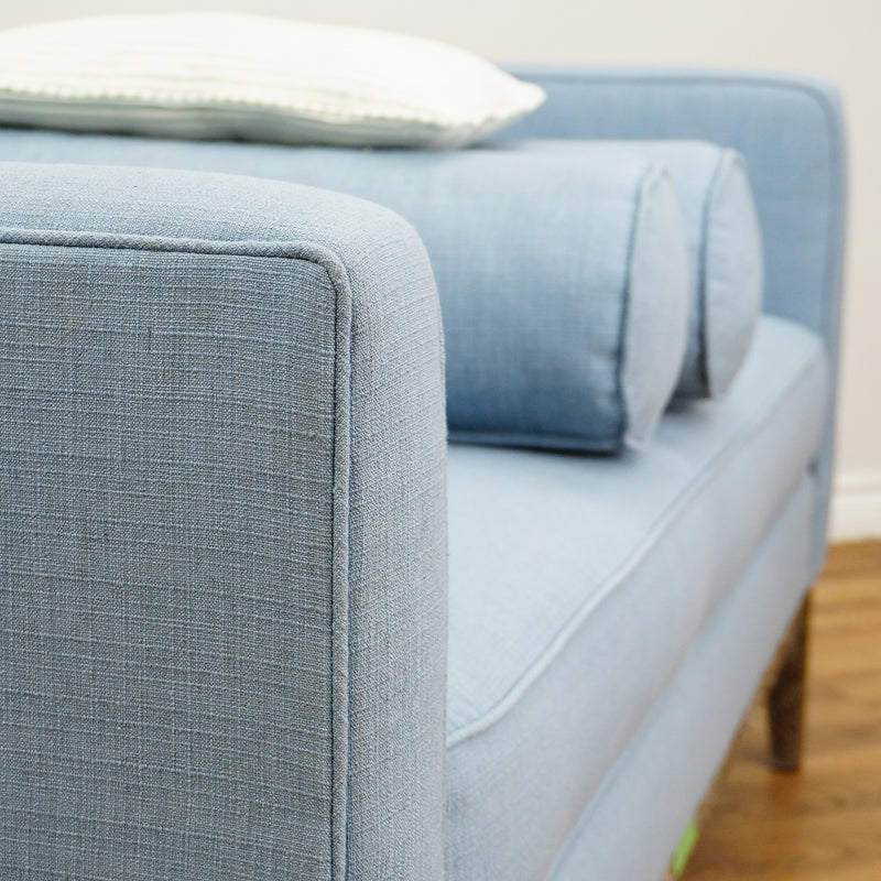 63×29×29–Inch Chaise Lounge – Blue Upholstery, Wooden Legs, 3 Cushions