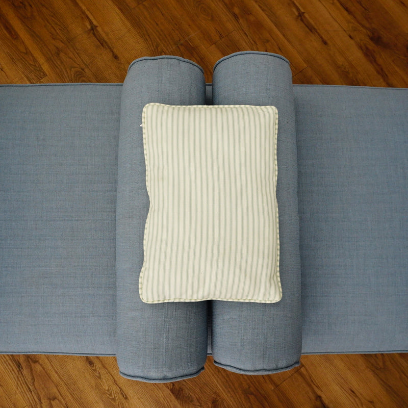 63×29×29–Inch Chaise Lounge – Blue Upholstery, Wooden Legs, 3 Cushions