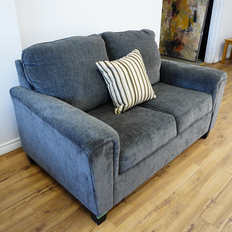 64×38×38–Inch Shadow Loveseat – Textured Upholstery, 1 Striped Pillow