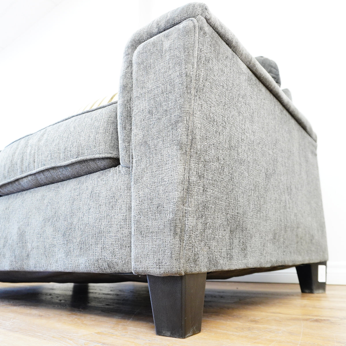64×38×38–Inch Shadow Loveseat – Textured Upholstery, 1 Striped Pillow