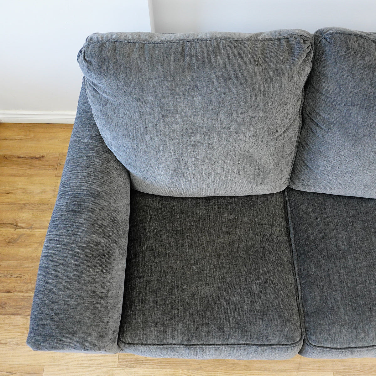 64×38×38–Inch Shadow Loveseat – Textured Upholstery, 1 Striped Pillow