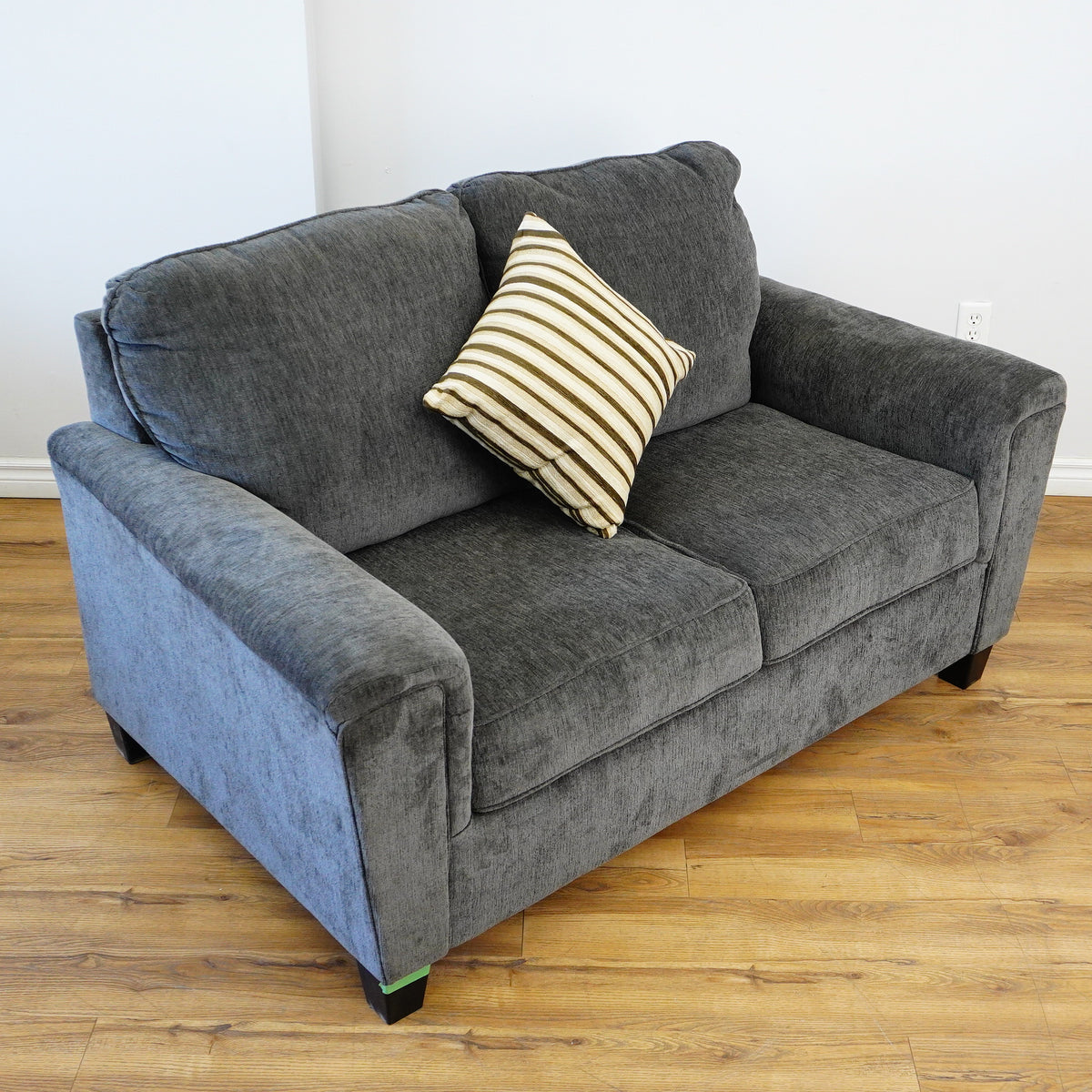 64×38×38–Inch Shadow Loveseat – Textured Upholstery, 1 Striped Pillow
