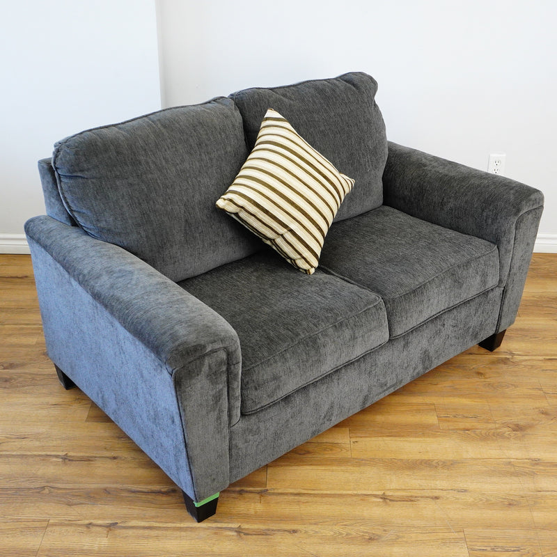 64×38×38–Inch Shadow Loveseat – Textured Upholstery, 1 Striped Pillow