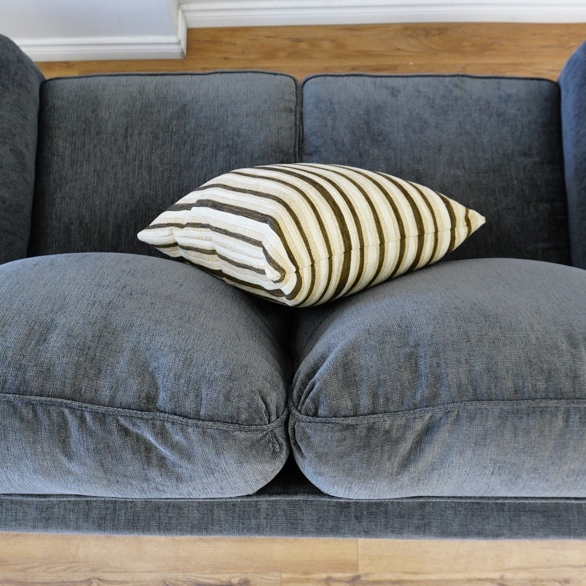 64×38×38–Inch Shadow Loveseat – Textured Upholstery, 1 Striped Pillow