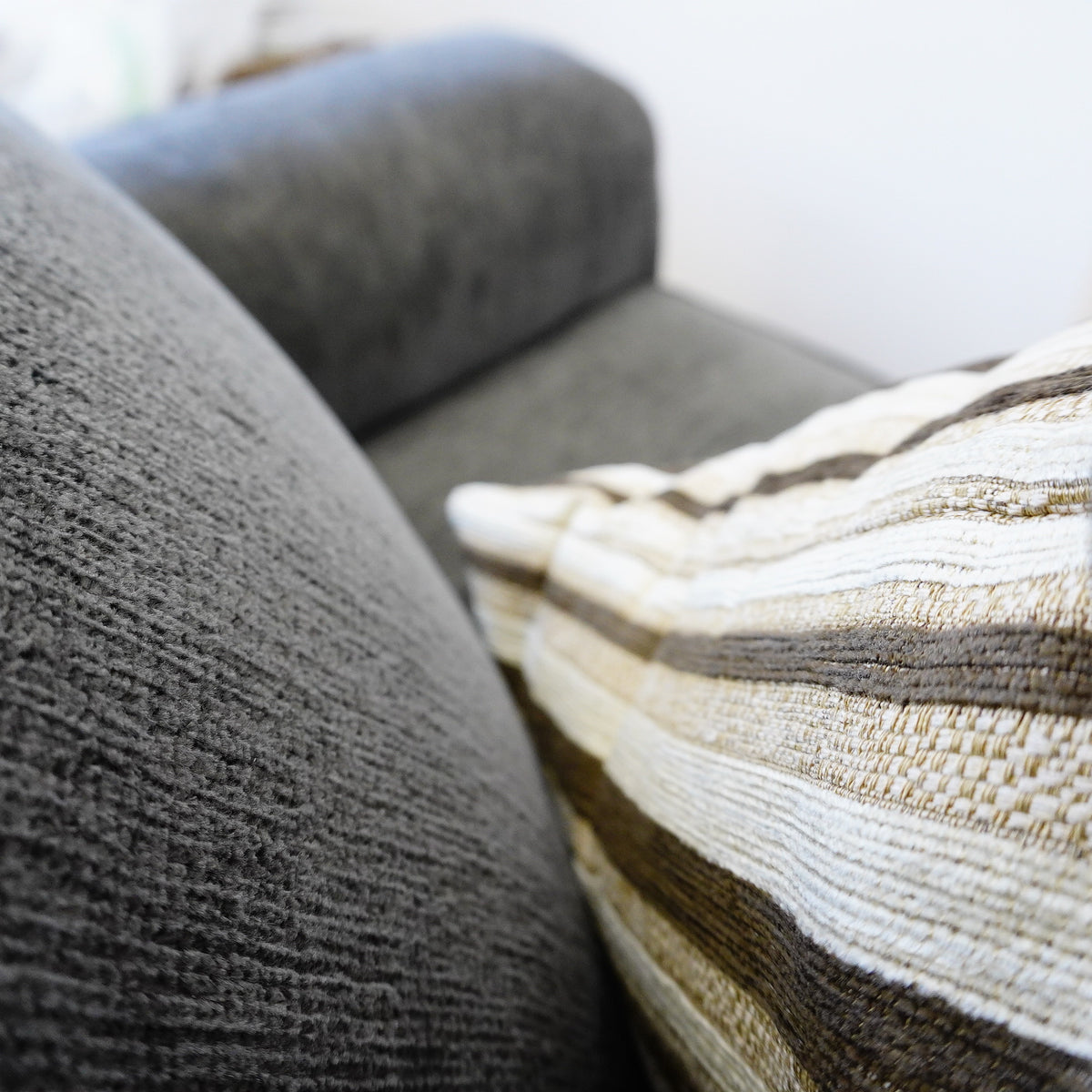 64×38×38–Inch Shadow Loveseat – Textured Upholstery, 1 Striped Pillow