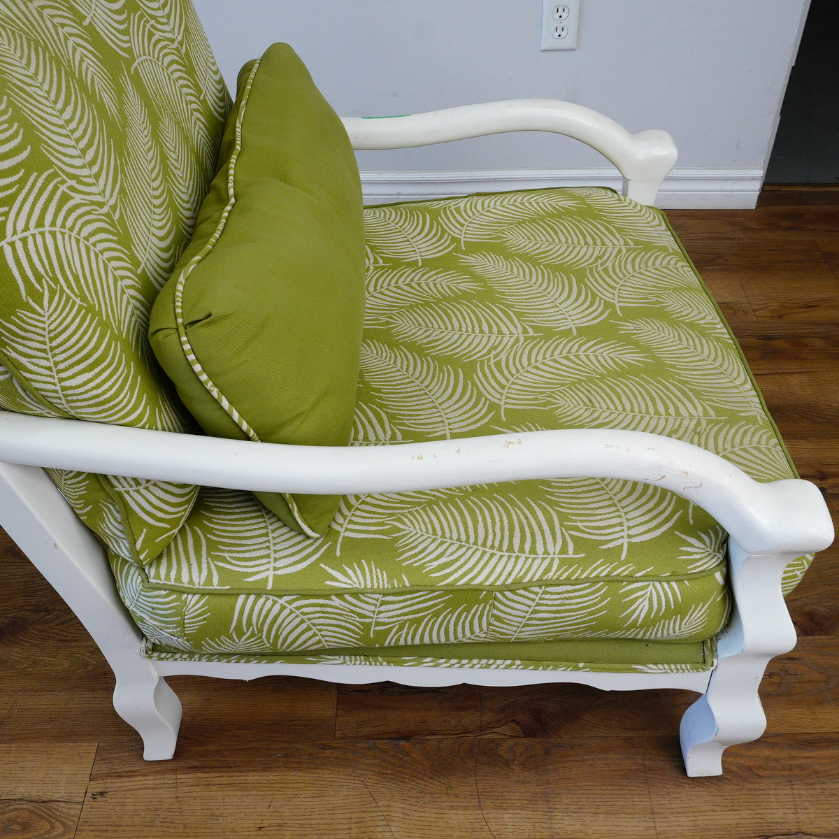 31–Inch W Armchair & Ottoman Set – White Frame, Green Leaf Upholstery