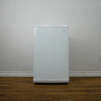 21x19x34–Inch Avanti 2.8 cu.ft. Compact Vertical Freezer in White, VF306