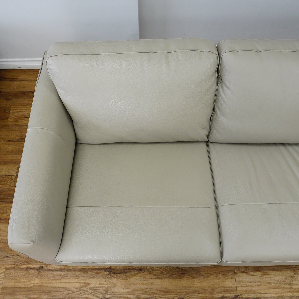 91×37×31–Inch 3-Seat Soft Grey Sofa – Italian Leather | Tapered Legs