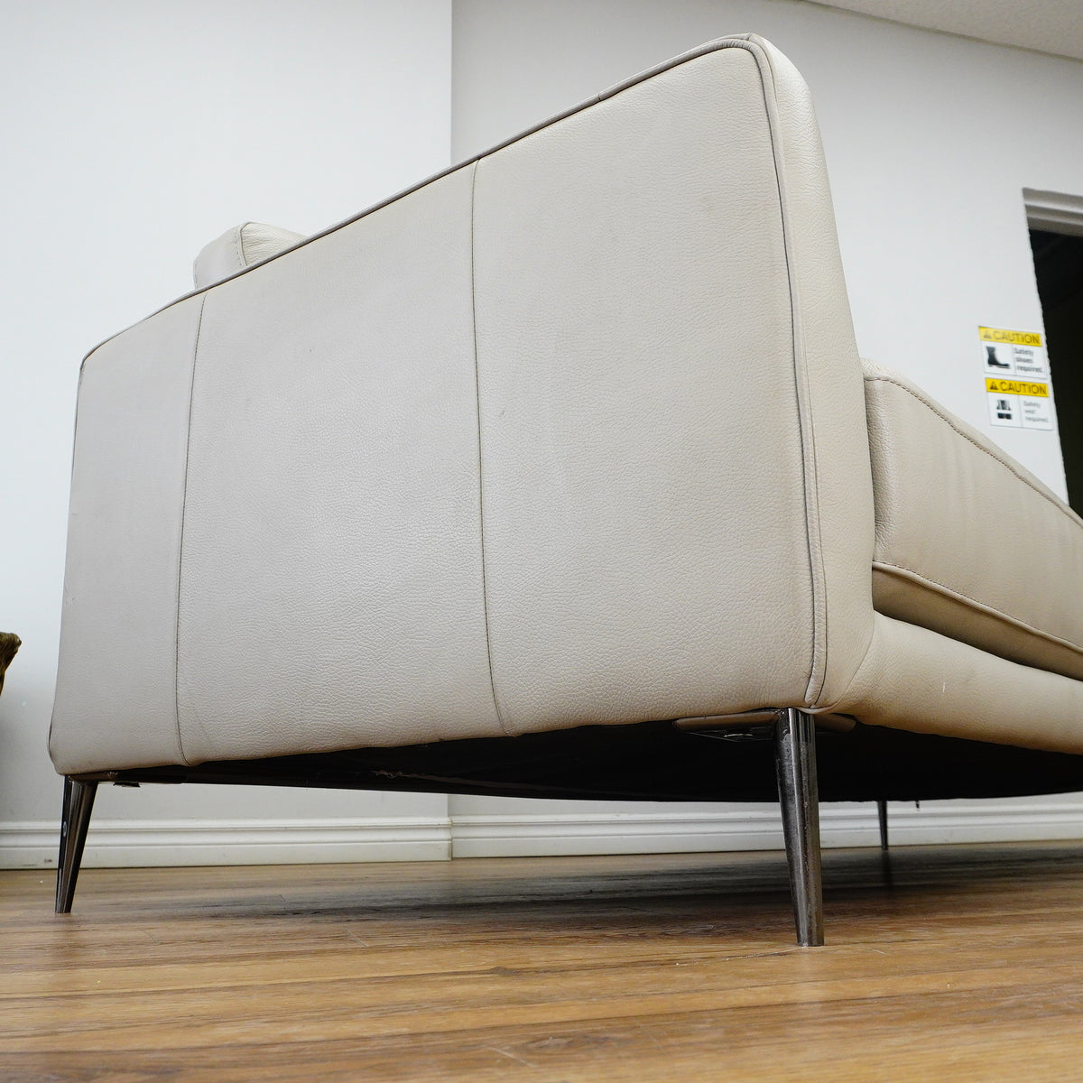 91×37×31–Inch 3-Seat Soft Grey Sofa – Italian Leather | Tapered Legs