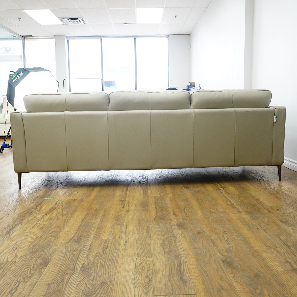 91×37×31–Inch 3-Seat Soft Grey Sofa – Italian Leather | Tapered Legs