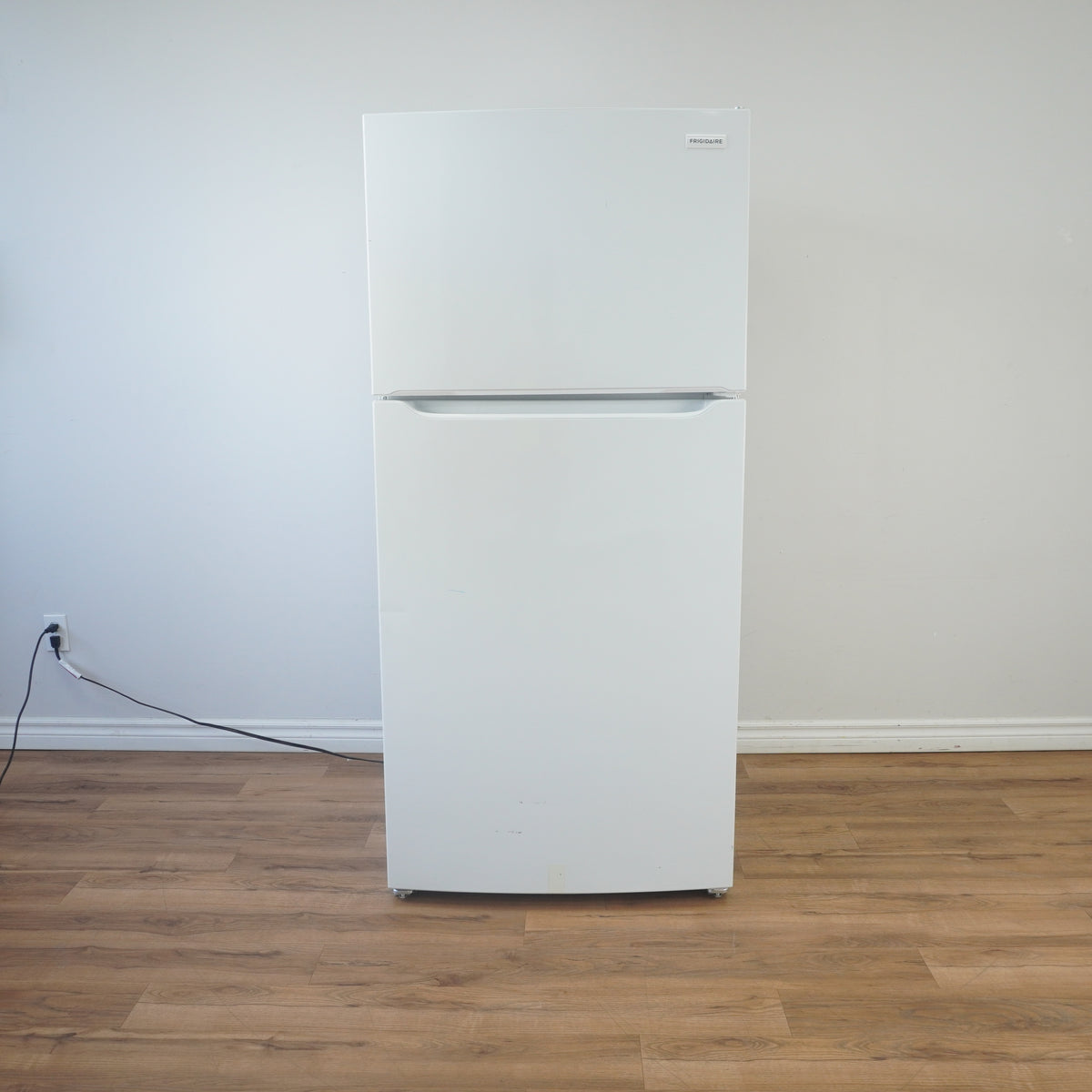 Frigidaire 18.3 cu. ft. Refrigerator in White (FFHT1835VW1)