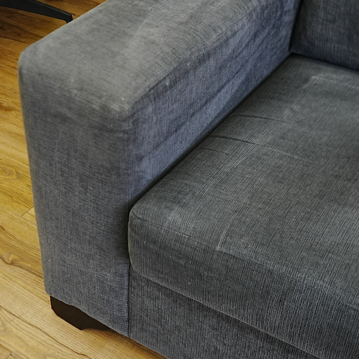 84x36x34-Inch Plush Grey Three‑Seater Fabric Sofa with Wide Armrests