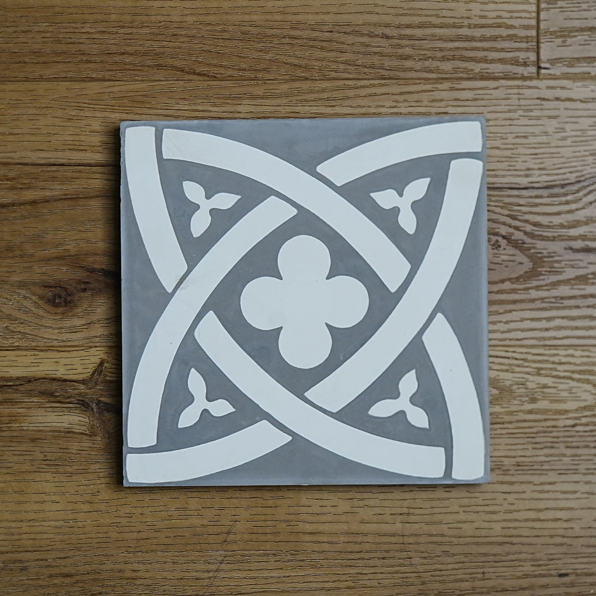 8x8-Inch EOP 10 Cement Tile, Knot Motif – 13 pcs box covers 5.78 sq ft