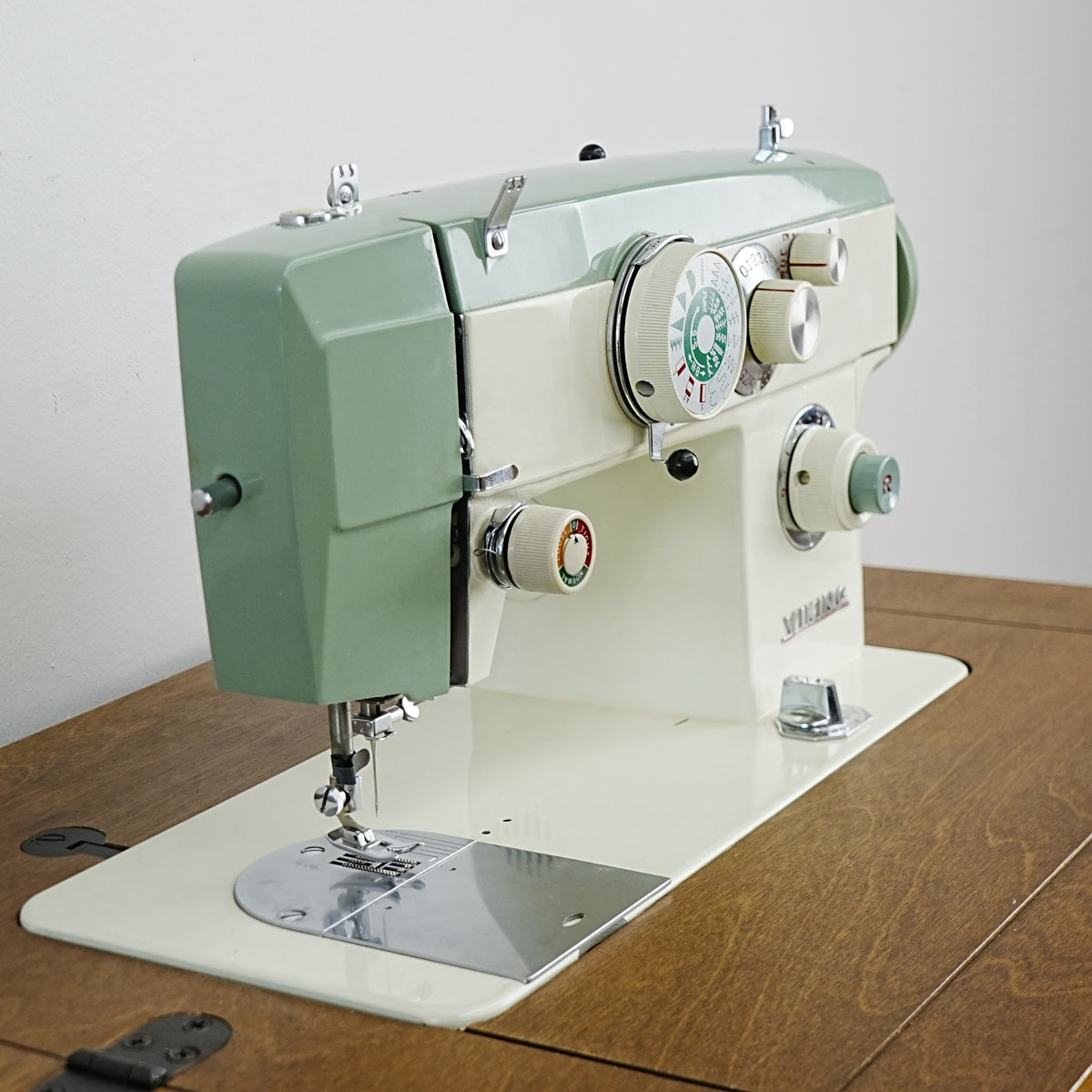 22x18x30-Inch Sewing Machine Table with Built‑In Viking Machine