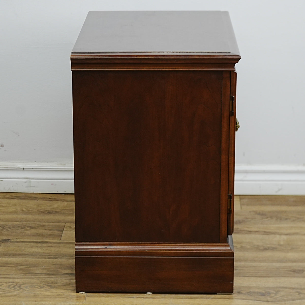 26x17x25-Inch Amber Wood Accent Nightstand Cabinet  – Carved Doors