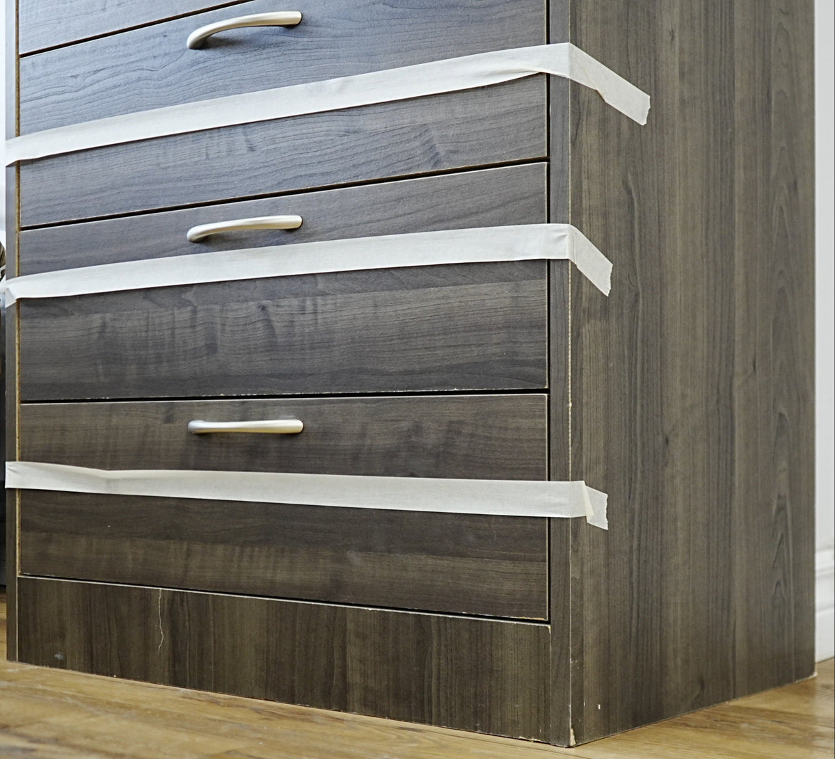 25x16x36-Inch Compact 5‑Drawer Unit – Dark Veneer with Silver Handles